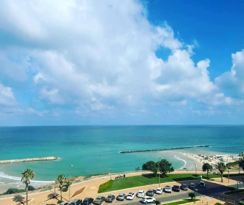 Beautiful 2-Bedroom Sea-View Apartment 内坦亚 外观 照片