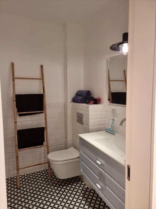 Beautiful 2-Bedroom Sea-View Apartment 内坦亚 外观 照片