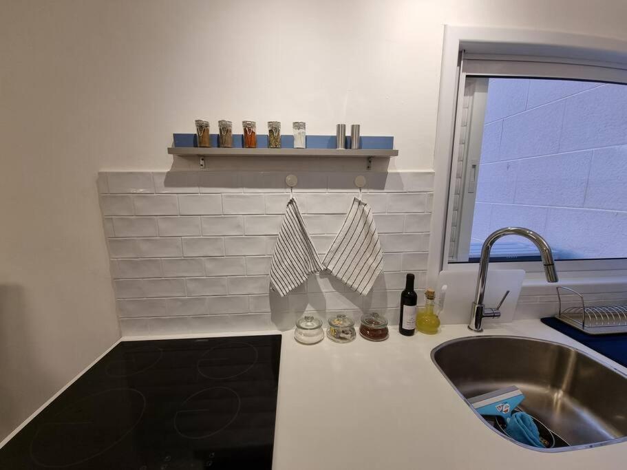 Beautiful 2-Bedroom Sea-View Apartment 内坦亚 外观 照片