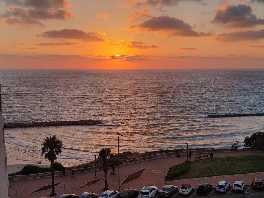 Beautiful 2-Bedroom Sea-View Apartment 内坦亚 外观 照片